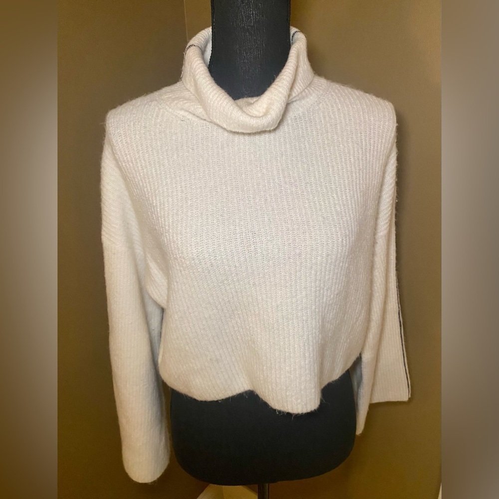 TopShop cream turtleneck sweater with contrasting gray/black detail down sleeve